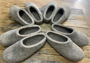 {{photo.Alt || photo.Description || '01) Валяные тапочки БЕЗ задника ПФ'}}