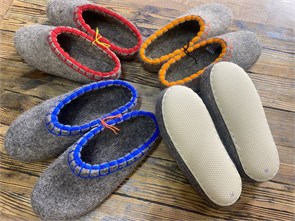 {{photo.Alt || photo.Description || '05) Валяные тапочки БЕЗ задника с обшивкой - микропора 35-46'}}