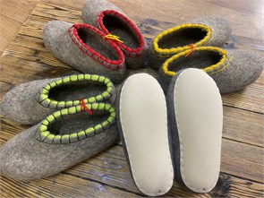 {{photo.Alt || photo.Description || '11) Валяные тапочки с обшивкой - микропора 35-46'}}